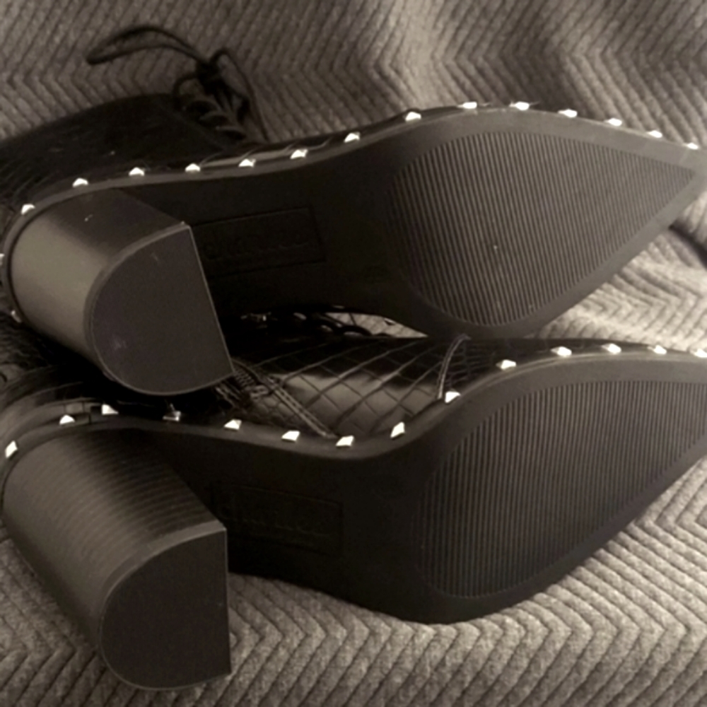 *LAST PAIR* CHARLES by CHARLES Buffy Black Bottie - Picture 9 of 12